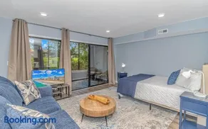 Fully Renovated First Floor Condo! Cypress Bay J-2 - Image 3