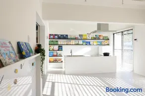 Ehon Hotel - Image 1