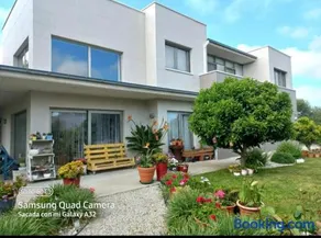 Habitación en casa moderna con jardín - Image 1