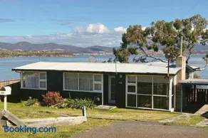Ocean View Holiday Home - Easy Access to Hobart - Image 2