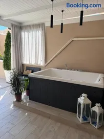 La Romantique Rooms and Apartments TROPEA - Image 4