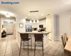 Sunset Island Luxury 3BR Unit – Free Linen Package - Image 1