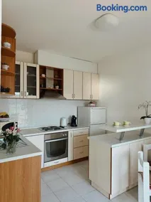 Atractivo apartamento con terraza | Vistas al agua - Image 5