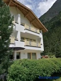 Ronalds Appartements - Image 3