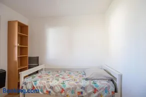 Chambre plus Canapé Chez l'Habitant 300M Plage et Centre du village - Image 3