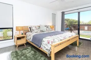 The Pool House - Image 4