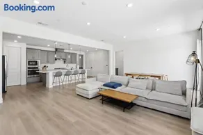 Monthly or Daily Stay in Spacious 4BD for Family or Work with Outdoor backyard and BBQ grill - Image 4