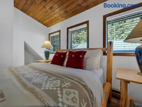 Snowflake Chalet - Image 3