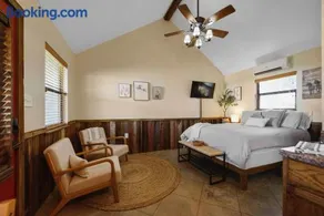 Cabin 1 Rental 15 minutes from Magnolia and Baylor - Image 2