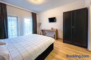 Deluxe Central Rooms - Image 2