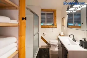Log Cabin with King Bed and Hot Tub - Image 3