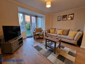 Cosy 3 story home - Image 3
