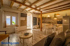 Apartamento en el corazón de Tarragona. Planta baja con patio. - Image 1