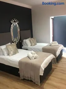 Royal Albert Suites - Image 2
