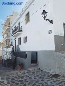 Las Tres Hermanas - Image 2
