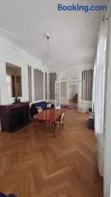 Appartement Haussmannien face aux halles - Image 2