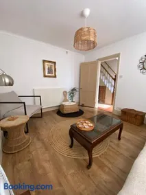 Glen Villa - 3 bedroom house - Stroud town centre - Image 3