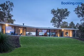 Boomerang House I Private Properties - Image 1