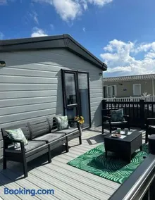 17 Sherringham Patrington Leisure Park private garden, parking, views - Image 1