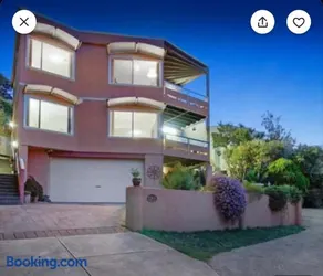 Pudding's Home Luxury Oceanfront Escape - Image 5