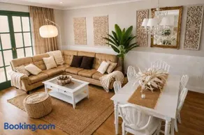 Exclusive bungalow in Sierra Cortina - Image 1