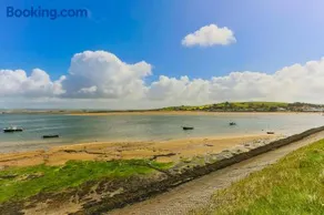 APPLEDORE GANNETS NEST 3 Bedrooms - Image 2