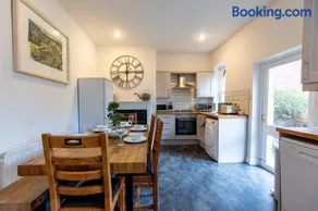 HIGH SAINT COTTAGE - Stunning 3 Bed Accommodation located in Ripon, North Yorkshire - Image 5