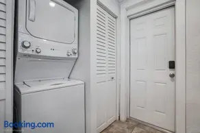 Location! Bright House -3 blocks to Atlantic Ave - Image 5