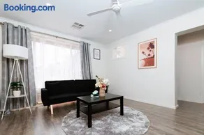 Lovely House in Smithfield - Image 2