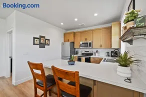 Modern Loft Private Golf Course Retreat - Image 2