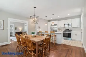 Cozy Urban Farmhouse 3bd1andhalfbth - Image 2