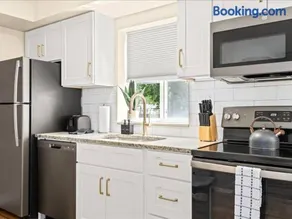 Spacious 1BR [End Unit] in the Heart of Roseville - Image 4