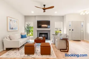 Gated Energy Corridor Townhome with pool, Houston - Image 1