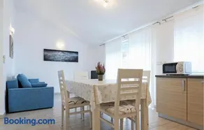 Two-Bedroom Holiday Home In Pomer - Image 5