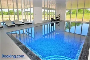 Luxury Barn near Wells - Pool, Gym - Image 2