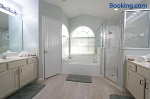 20 mins Disney, Private Heated Pool & Spa, Games Room, Spacious, Good for Groups - Image 2