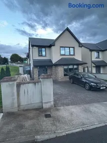 1 luxurious room in family home - Image 3