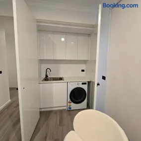 Modern and Chic Home in Fraser Rise - Image 2