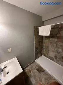 BUDGET MOTEL - Image 5