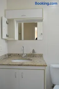 Aluga-se Apto 2 Quartos, sendo 1 suíte, 3 Ar cond. Mobília completa - Praia Grande Ubatuba/SP - Image 4