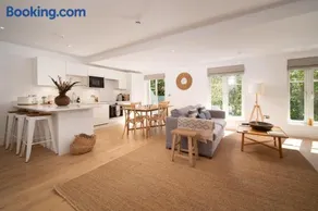 Clifftop Watch, River View and Balcony, 1 BR, Parking, Beach 10 min walk - Image 2