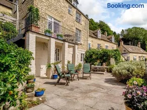 3 Bed in Stroud oc-78968 - Image 2