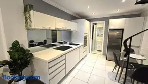 Sleek Darlinghurst 2 bed house in ideal location - Image 3