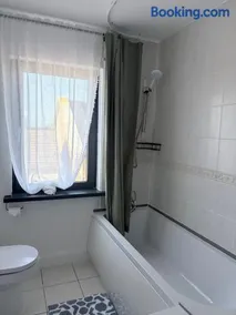 Twin room with private bathroom - Image 5