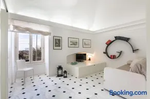 Bright Sea View Home, Steps from the Beach - Image 2