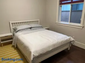 Cozy and Private Suite in Richmond - Image 4