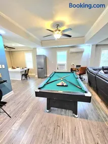 Steps from the Beach, sleeps 4!! - Image 3