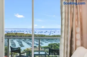 Studio at Arya Hotel Coconut Grove, Free Parking & Balcony - Image 1