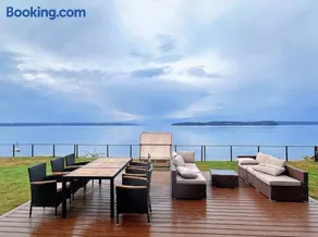 Luxury Bayfront Oasis with Private Beach Access, Near Tulalip Casino and Outlets! - Image 4