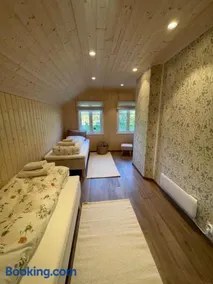 Cozy older house in scenic surroundings - Image 5